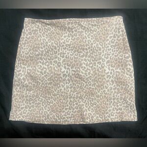 Wild fable Pink and cream cheetah print skirt size 6 in good condition.
